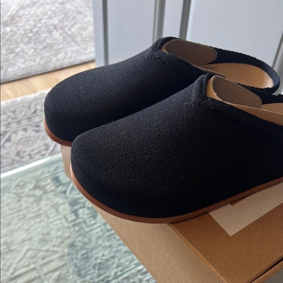 Rothy’s Black Slip-On Clogs SZ 7 - Picture 2 of 5